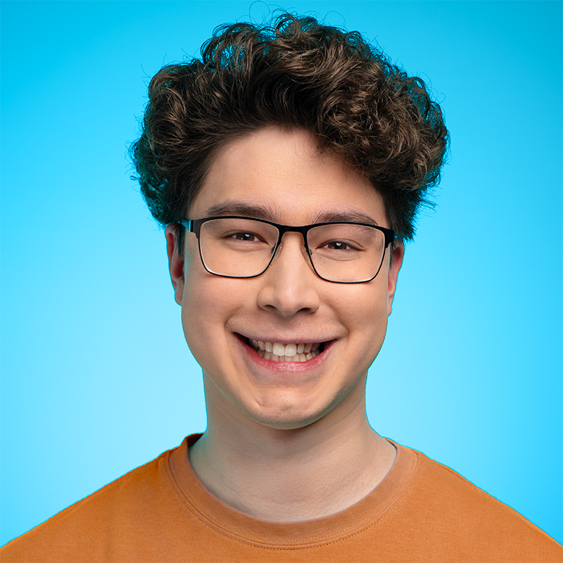 HEADSHOT2025 - BLUE - SQUARE 800px - Jordan Barclay